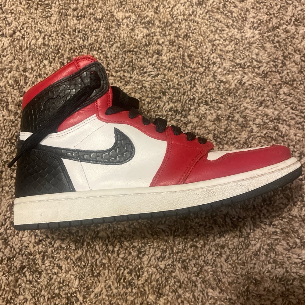 Jordan 1 Satin Snake Chicago Women’s Shoe